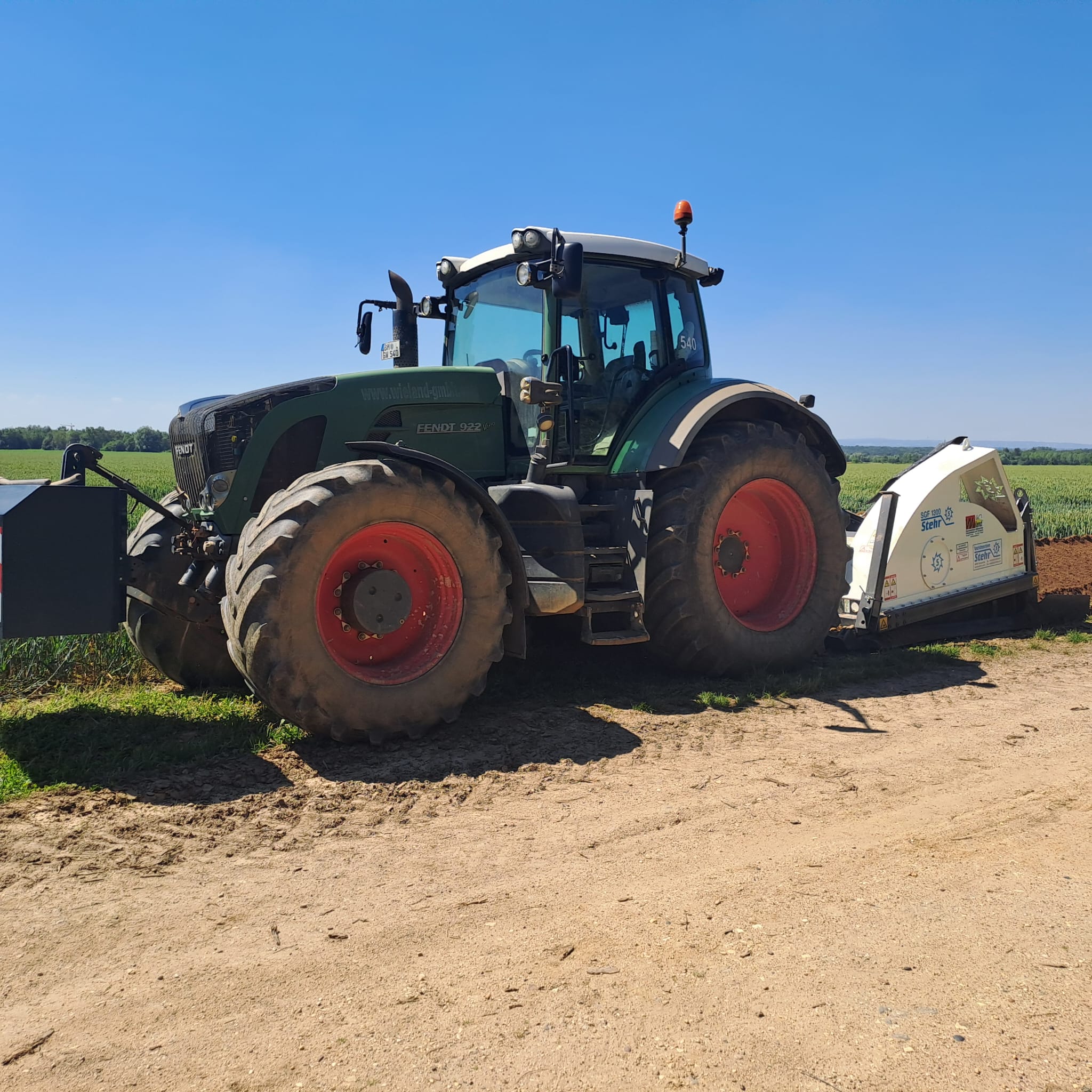 Grabenfräse ,Kabelgraben fräsen,Graben für Wasserleitung,Graben für Kabel,Graben für Wasserleitung fräsen,Graben für Kabel fräsen
