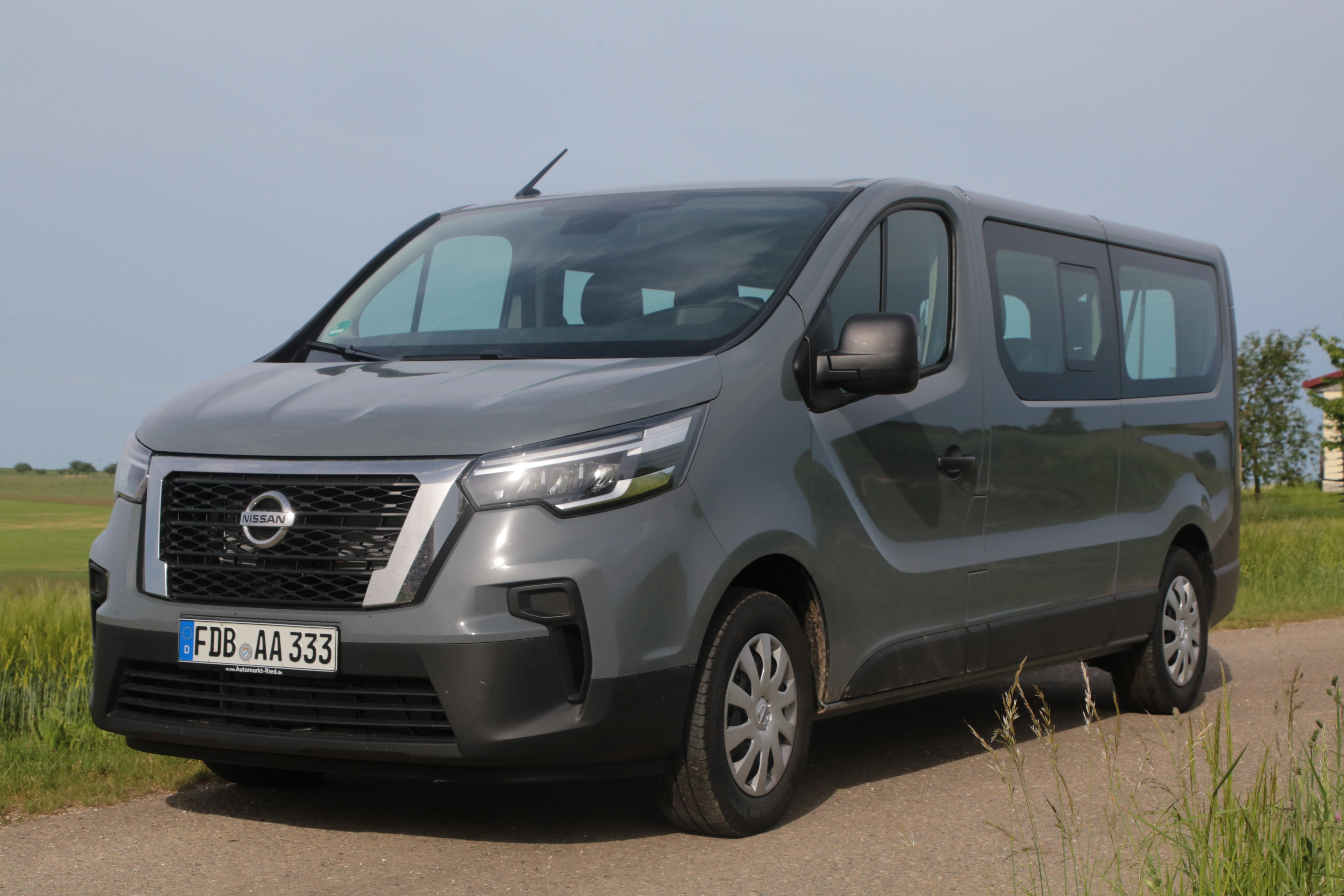 Nissan Primastar NV 300 L2 9-Sitzer, langer Radstand mit Klima, Einparksensoren, Tempomat, Freisprecheinrichtung, LED-Scheinwerfer, etc. - Erstzulassung Mai 2022!! (baugleich mit Renault Trafic)