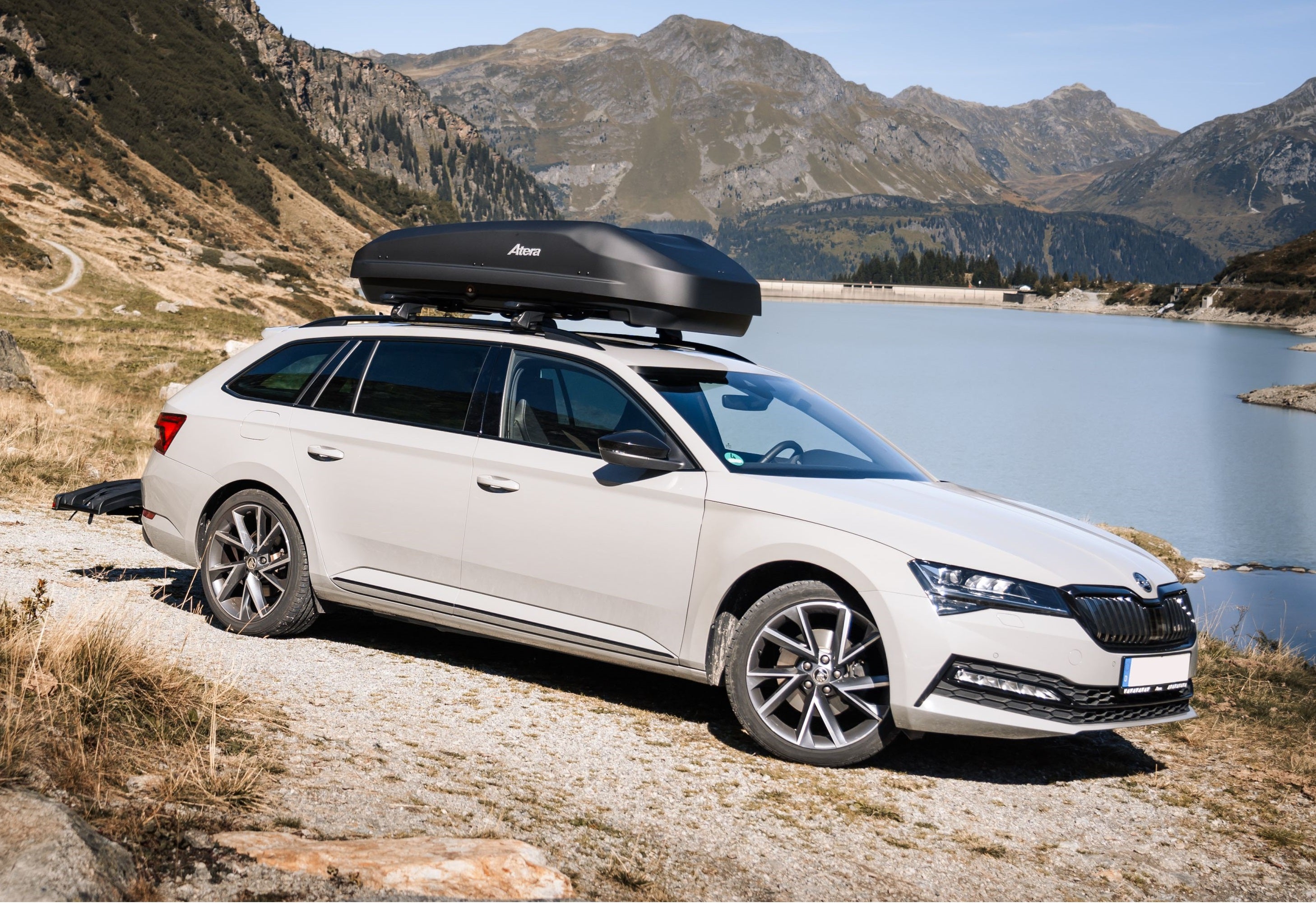 Dachbox Atera Lunar - 470 L - Grundträger für viele Fahrzeuge vorrätig