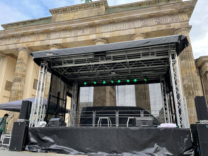PROFI] Mobile Eventbühne 24 m² – DIN-zertifiziert + Windfest – 4