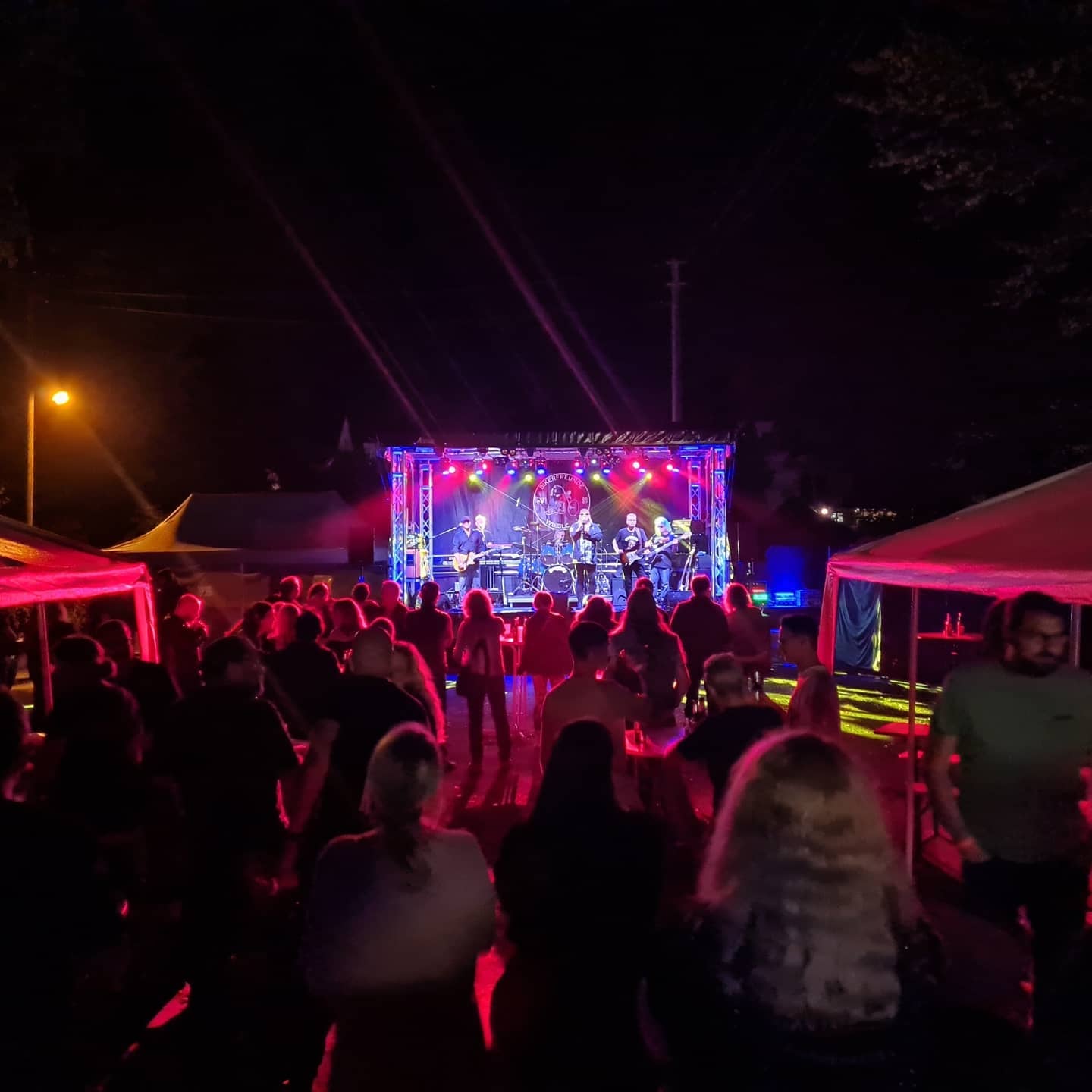 PROFI] Mobile Eventbühne 24 m² – DIN-zertifiziert + Windfest – 3