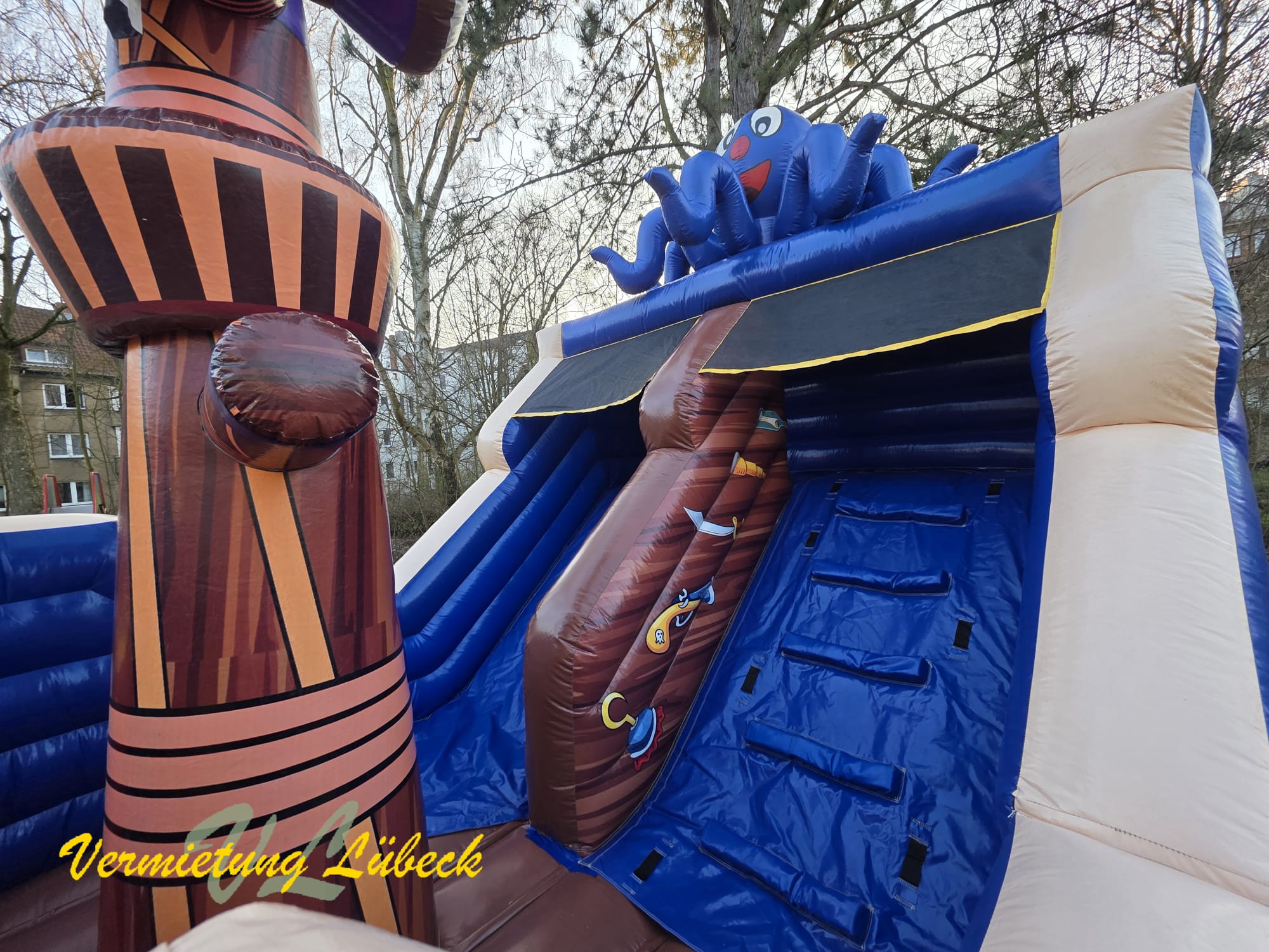 XXL Piratenschiff mit Rutsche – 3