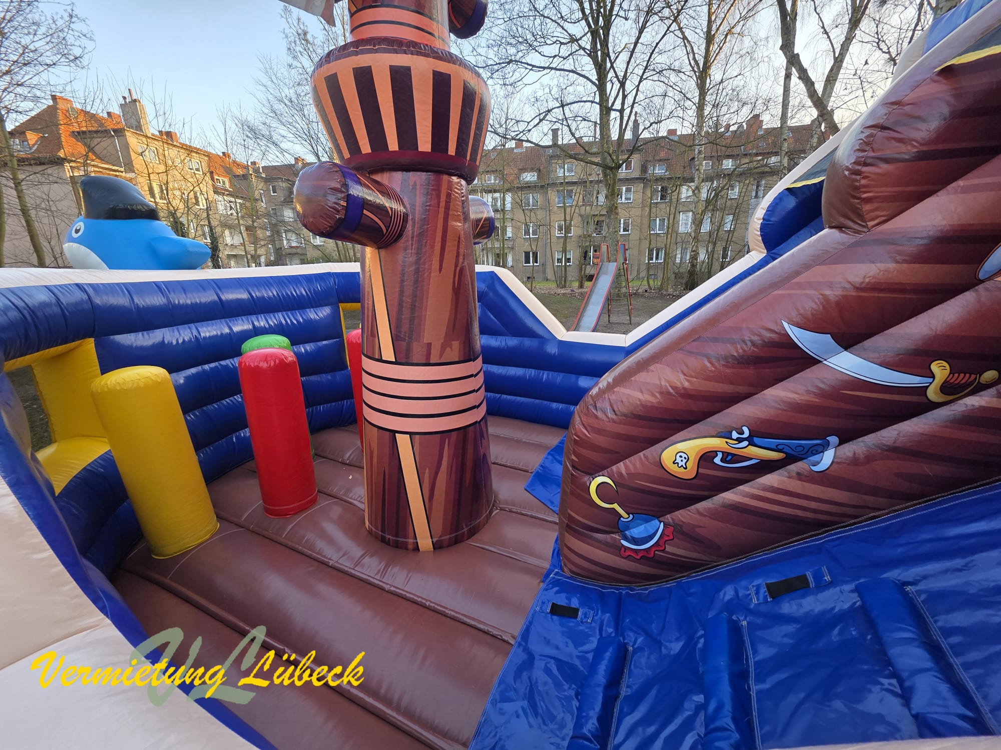 XXL Piratenschiff mit Rutsche – 4