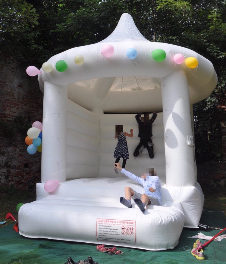 Hüpfburg weiß 3x4x4,5m, für Hochzeiten, Geburtstage und Familienfeste – 2