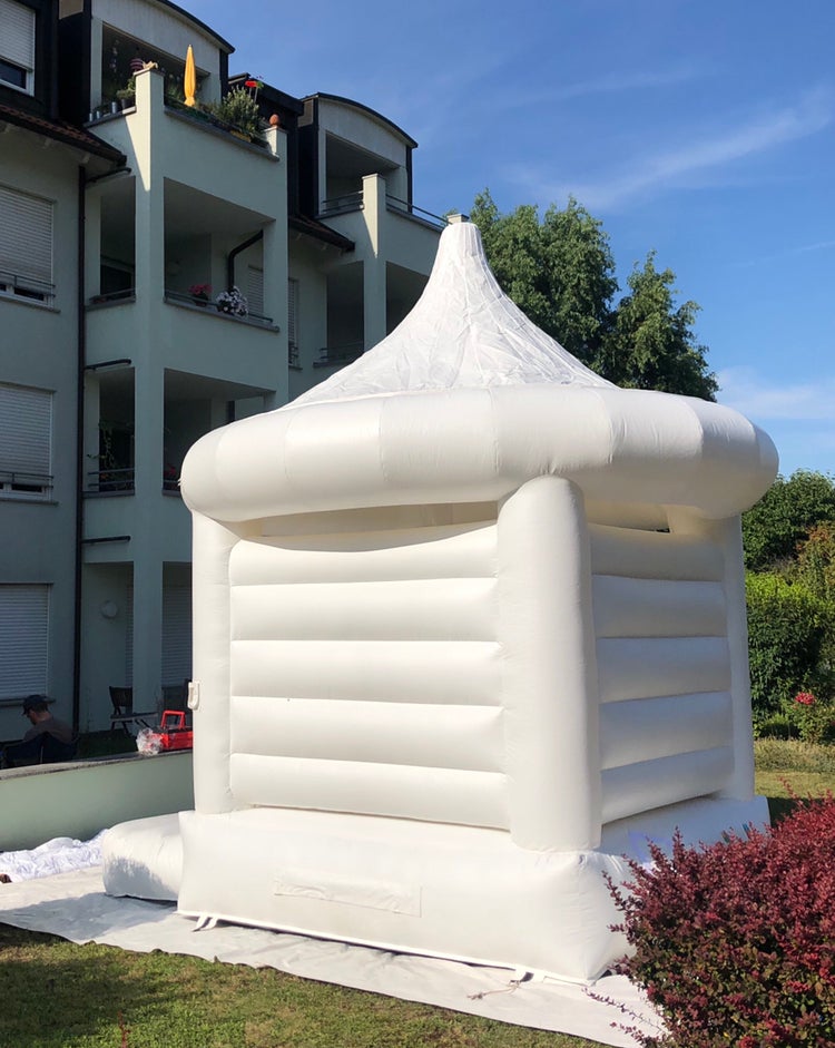 Hüpfburg weiß 3x4x4,5m, für Hochzeiten, Geburtstage und Familienfeste – 3