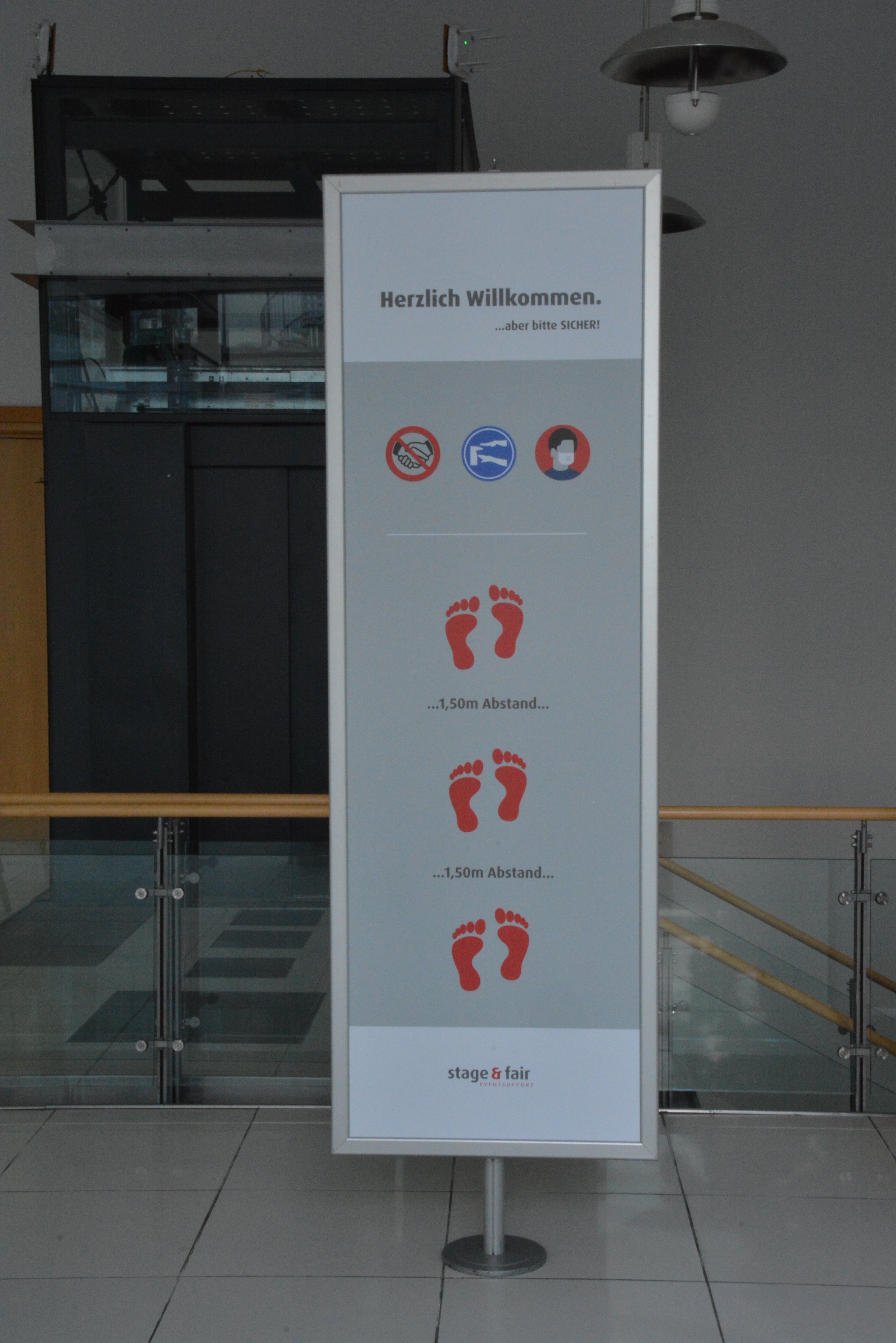 Infotafel SIGN | Aufsteller | Kundenstopper | Wegeleitstele für Veranstaltungen (indoor) – 3