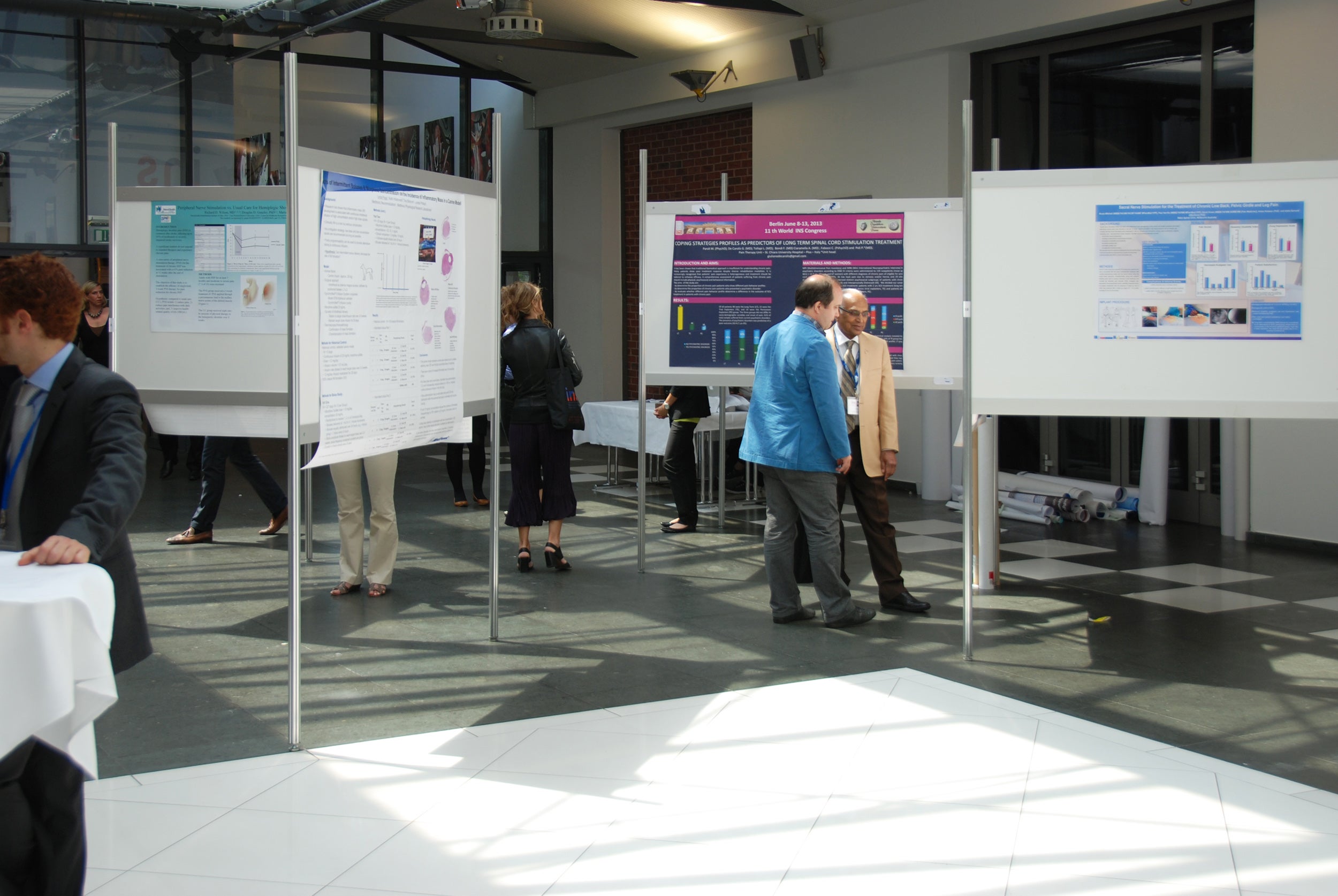Poster Board | Stellwand | Galerie- und Messewand | Pinwand Preisbeispiel: 1 lfm. Wand, 250 cm hoch, beidseitig weiß – 3