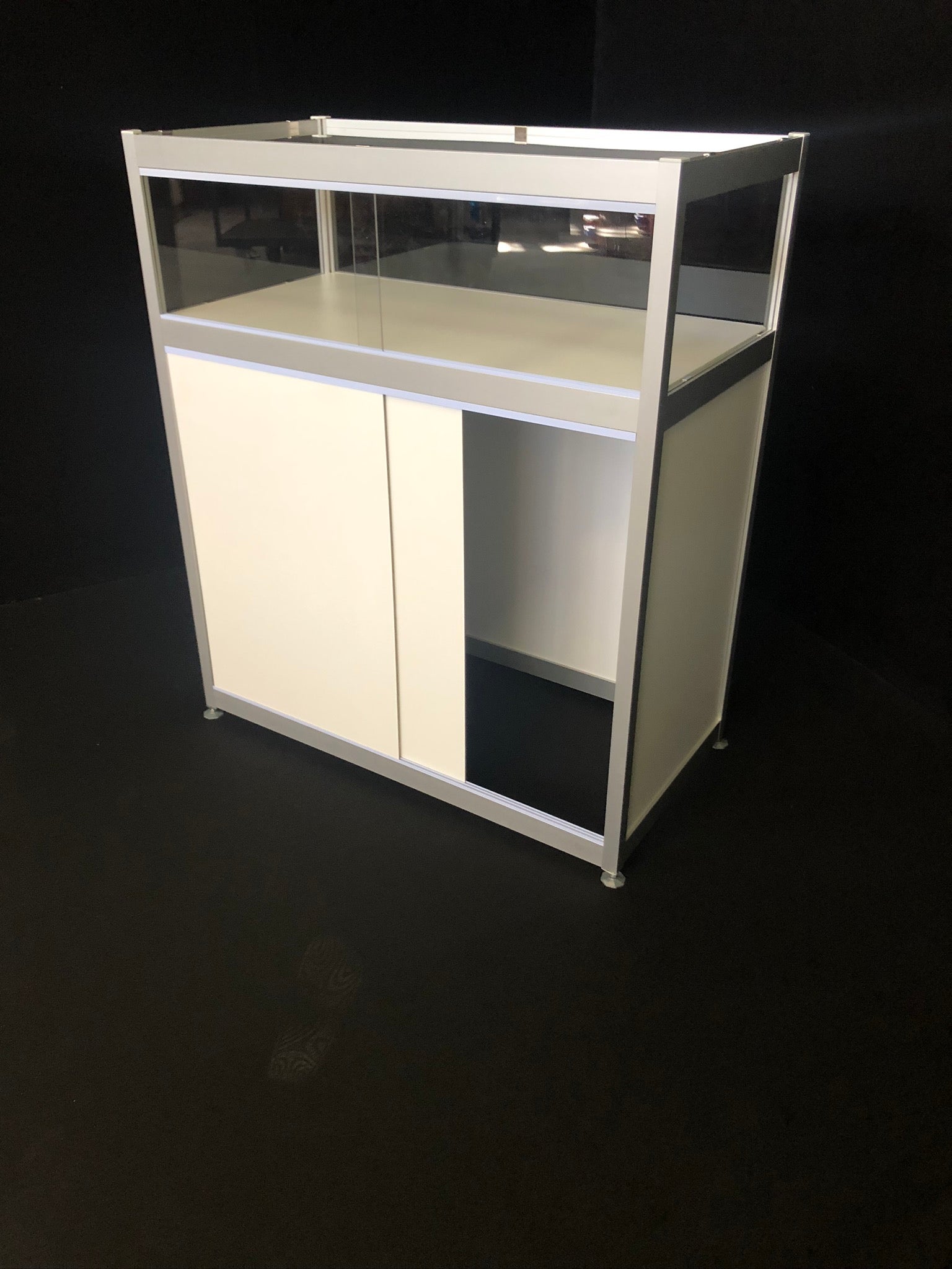 Octanorm Vitrine | Vitrine mit Aufsatz und Schiebetüren – 2