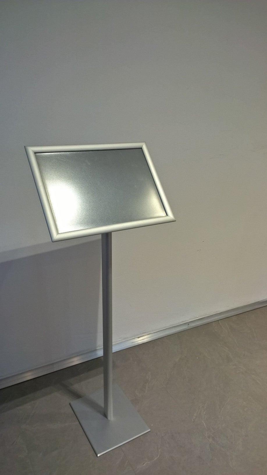 Infotafel DIN A3 | Aufsteller | Kundenstopper | Wegeleitstele für Veranstaltungen (Indoor) – 2