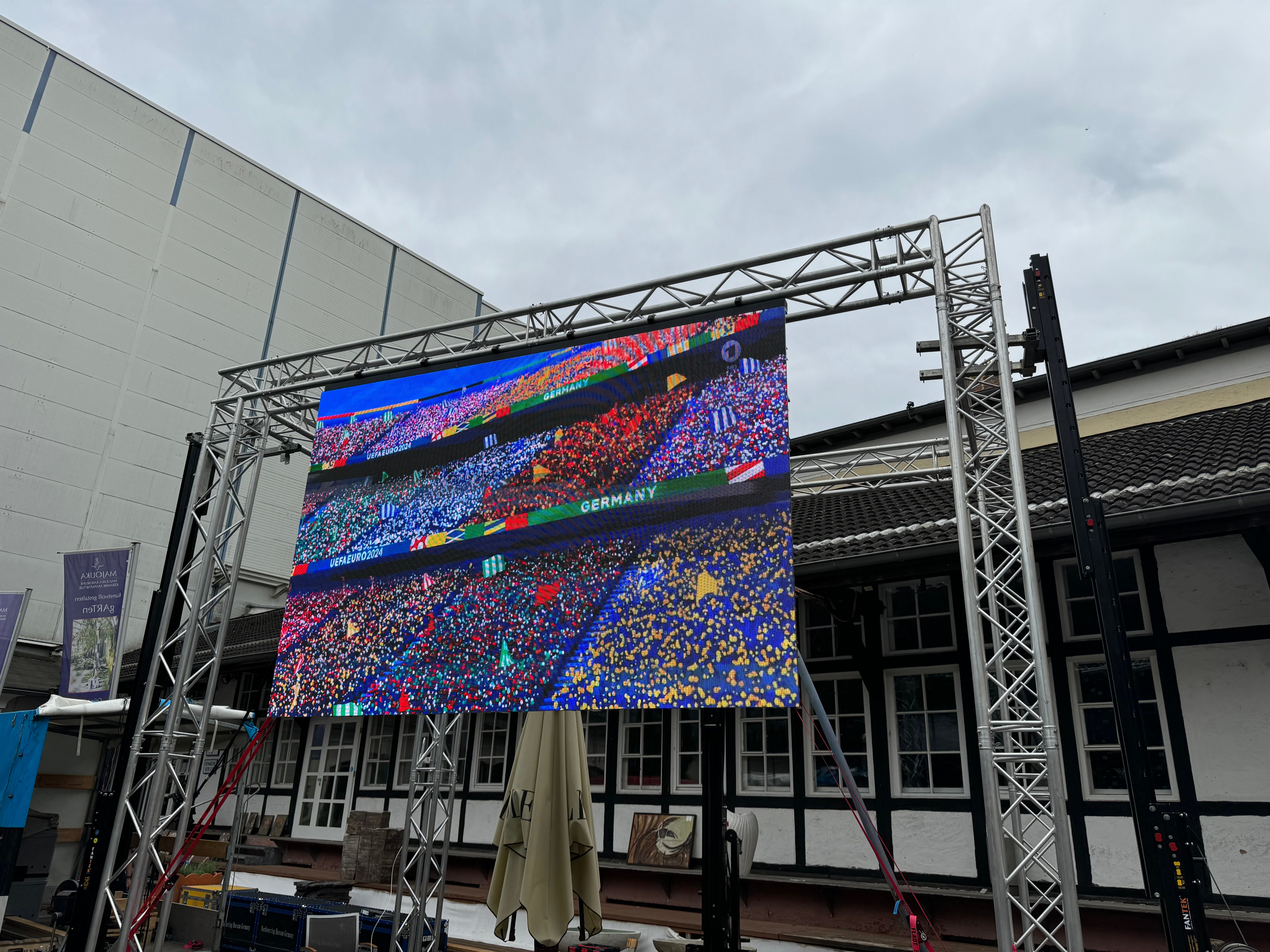 Outdoor-LED-Video-Wall bis maximal 22qm auf Wunschformat – 3