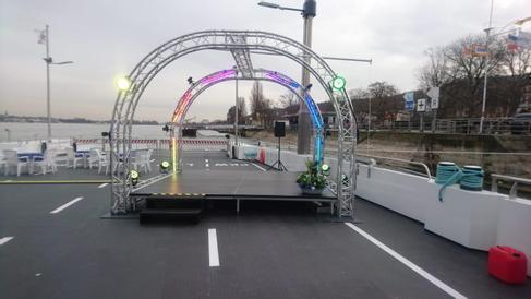 Rundbogenbühne Set T/B/H 5 × 4,5 × 3,5m auch mit kompletter Bühnentechnik (Ton/Licht/Video) buchbar! – 3
