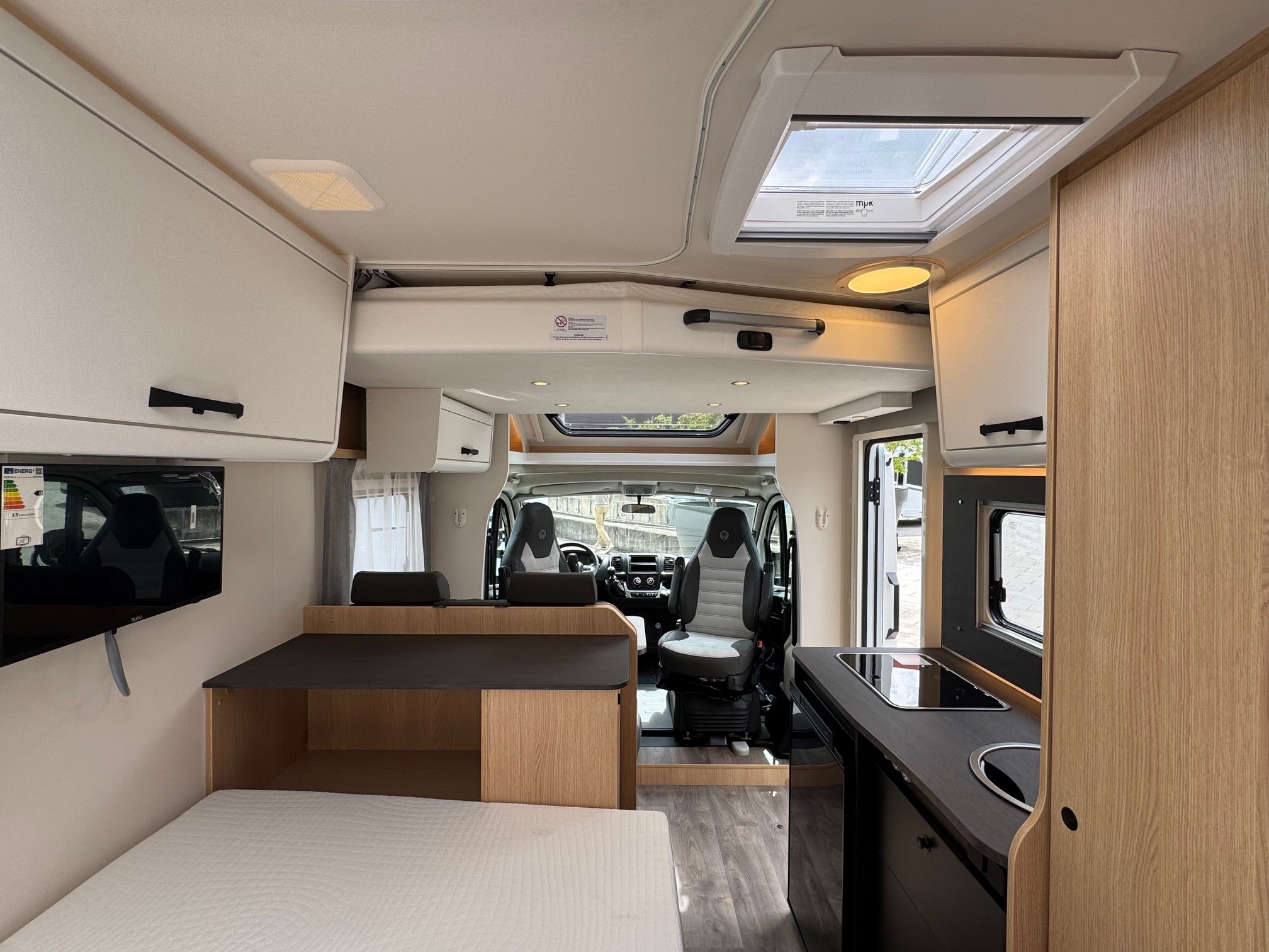 Teilintegriert kompakt Wohnmobil Sunlight T58 mit Hubbett – 2