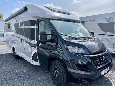 Wohnmobil Teilintegriert mit großer Garage Sunlight T68