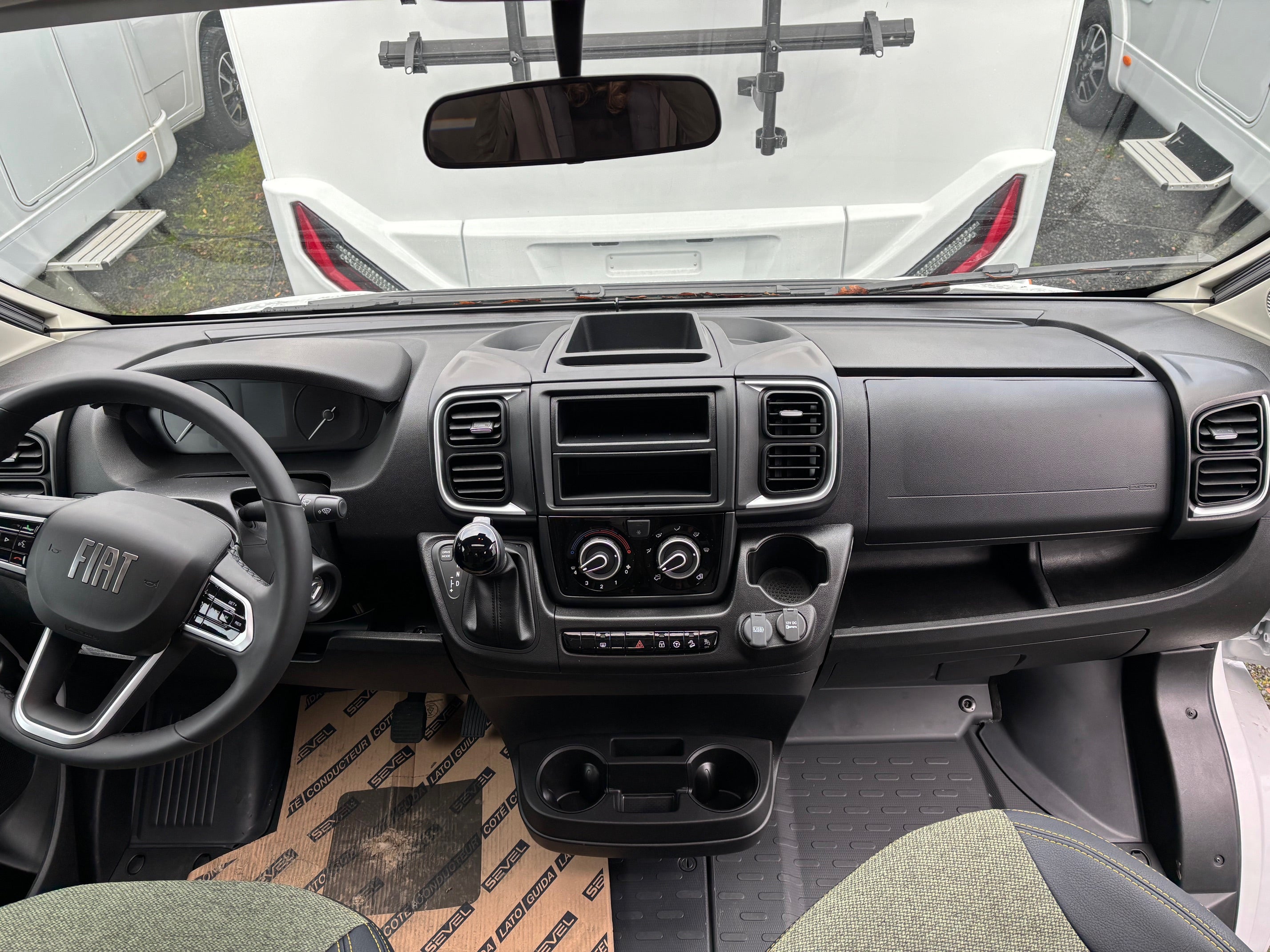 Wohnmobil Teilintegriert mit Hubbett Sunlight T 67 – 3