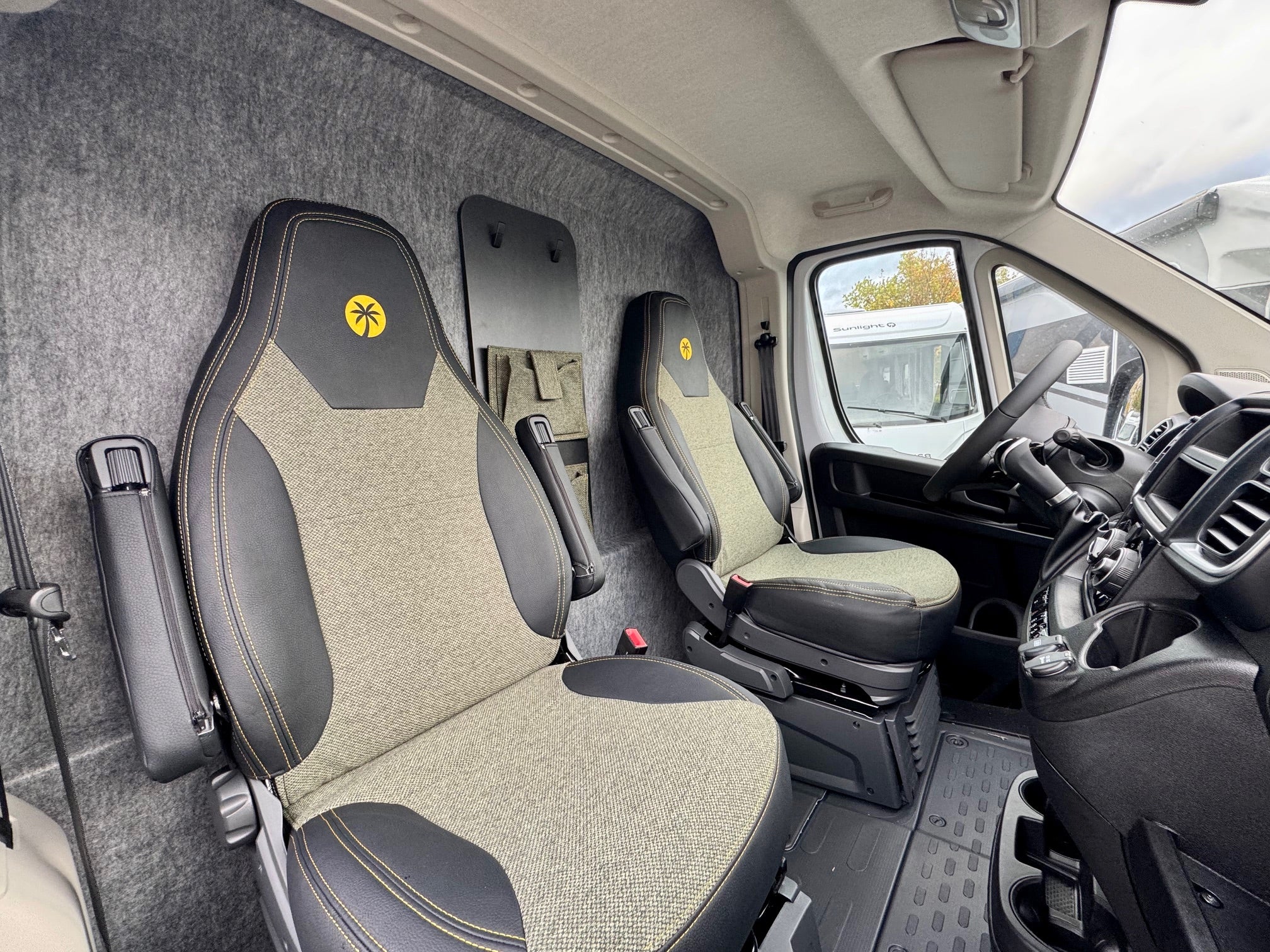 Sunlight Cliff 540 Vanlife Wohnmobil Van - mit Aufstelldach und Anhängerkupplung – 3