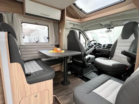 Wohnmobil Teilintegriert mit großer Garage Sunlight T68 – 2