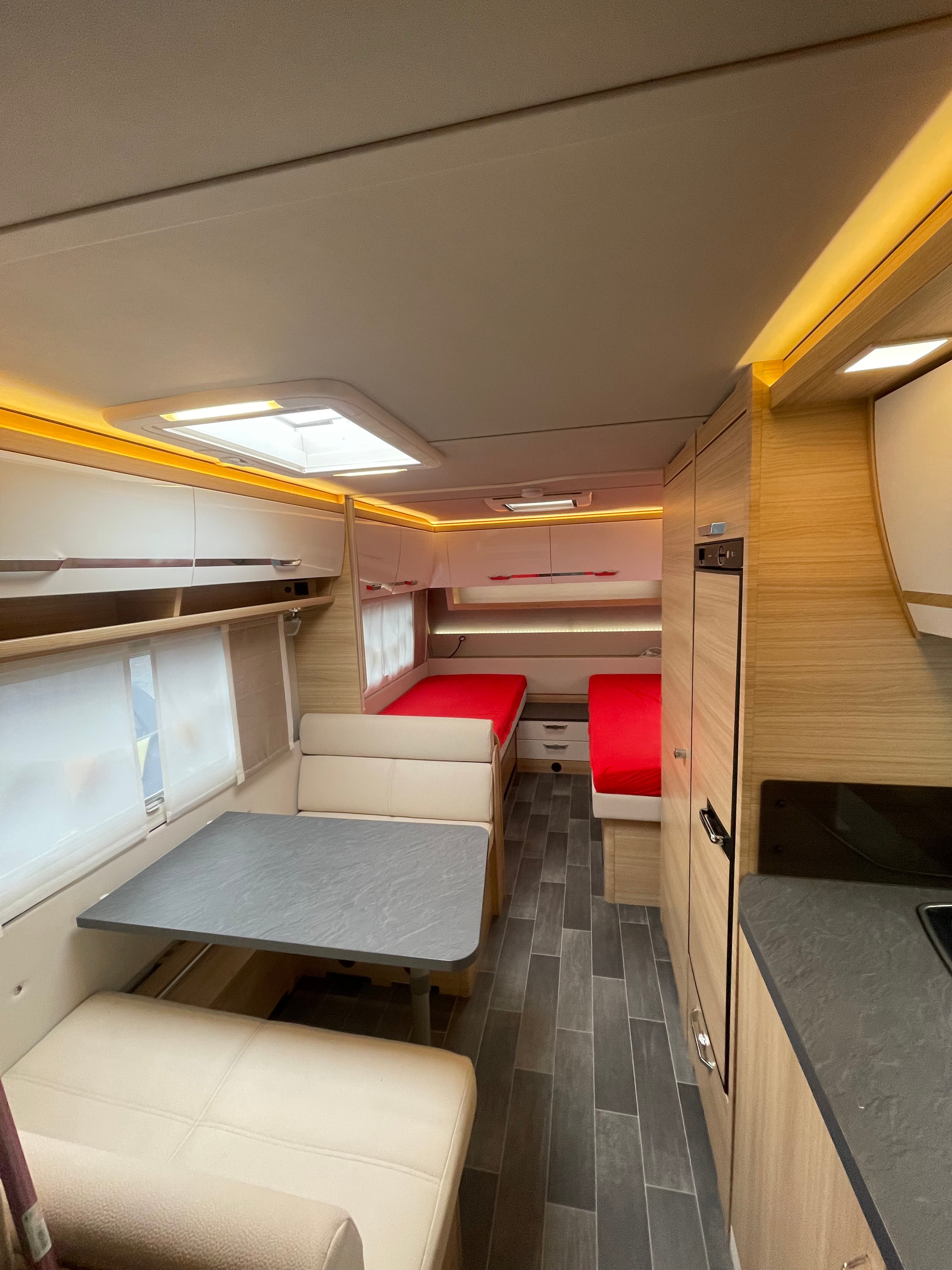 Wohnwagen Tabbert Vivaldi 560 mit 2 Einzelbetten und einem Stockbett – 2