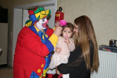 Zauber-Clown Offenbach Orlando " BINGO "aus Offenbach, der langjährige, erfahrene Zirkus-Clown, Ballonmodellierer, und Papier-Schneide-Künstler der Extraklasse – 4