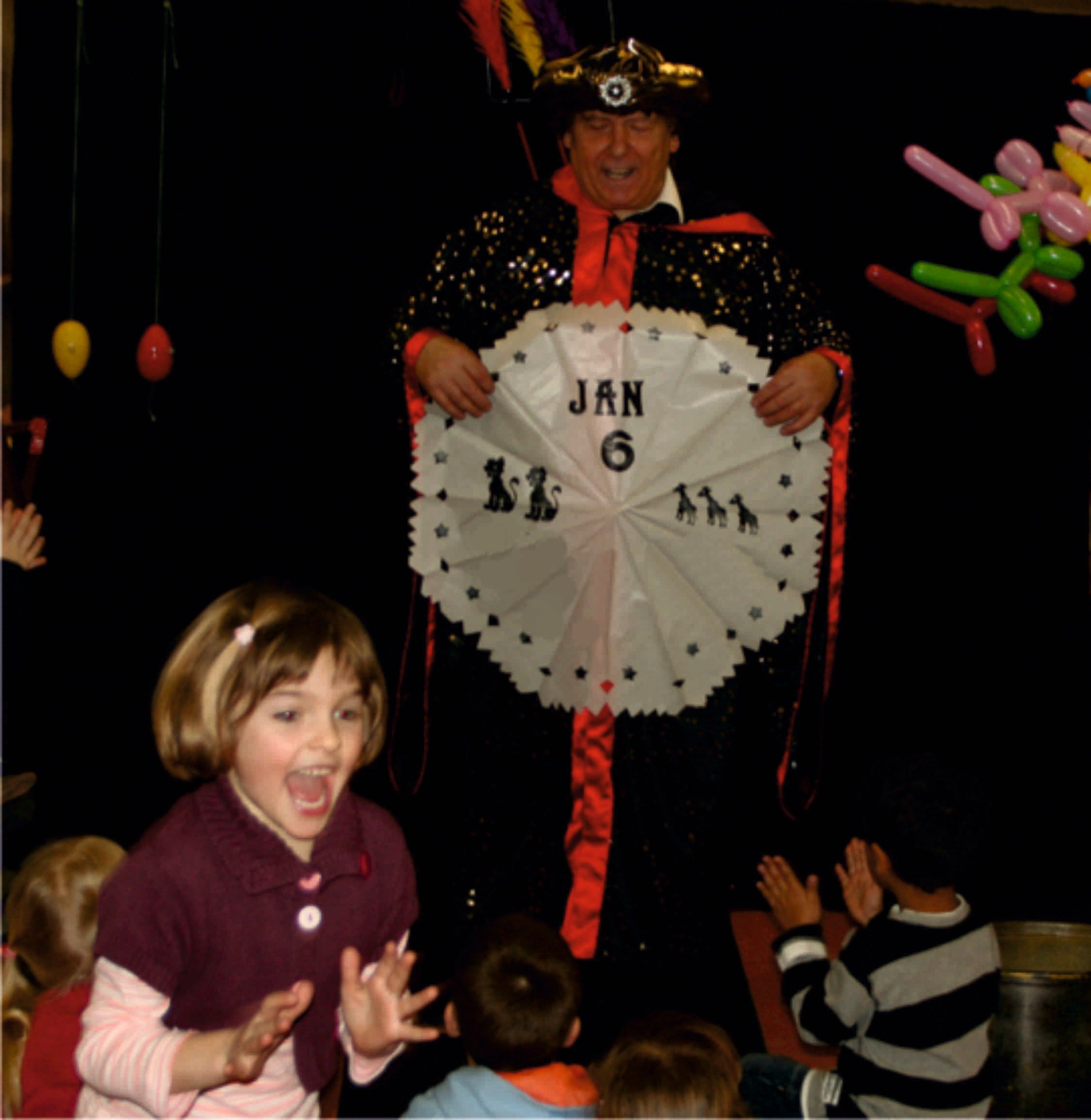 Kinderzauberer Kinderanimationen Offenbach M.Orlando ( ehemaliger Zirkus-Clown ) Ballonmodellage, Papier-Scheide-Kunst ab 6 Kinder ab 4 Jahren