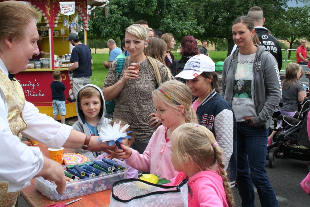 Kinderzauberer Offenbach M.ORLANDO ( Ehemalige Zirkus-Clown ) zaubert ab 6 Kinder ab 4 Jahr alt, Ballonmodellierer, Papier-Scheide-Künstler – 4