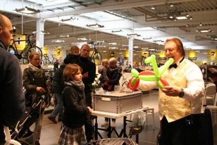 Kinderzauberer Kinderanimationen Offenbach M.Orlando ( ehemaliger Zirkus-Clown ) Ballonmodellage, Papier-Scheide-Kunst ab 6 Kinder ab 4 Jahren – 4