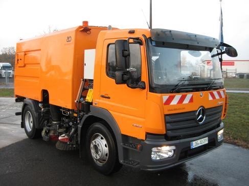 Kehrmaschine, LKW-Kehrmaschine, Behaeltervolumen 6 cbm; Daimler-Benz Atego 1523 LKO EURO 6