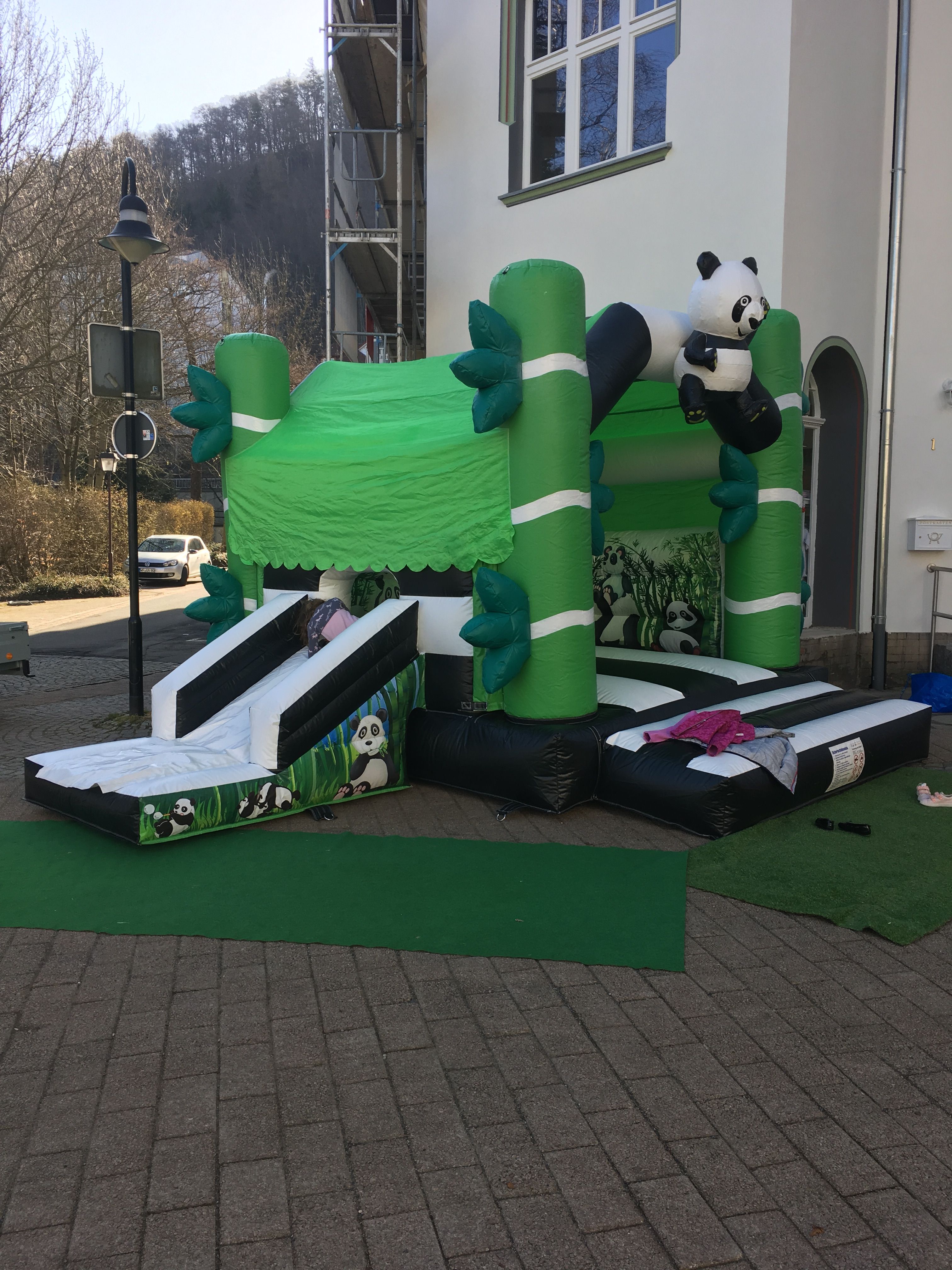 Hüpfburg Panda mit Rutsche und Sonnendach