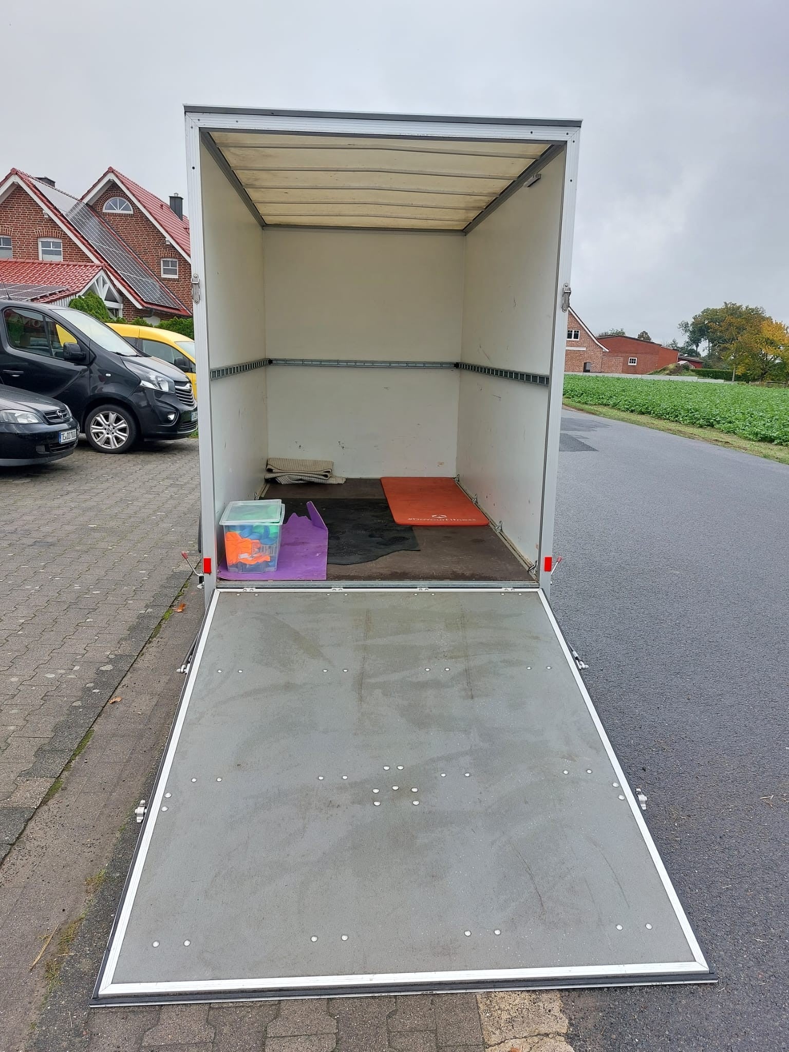 Kofferanhänger mit Rampe – 2