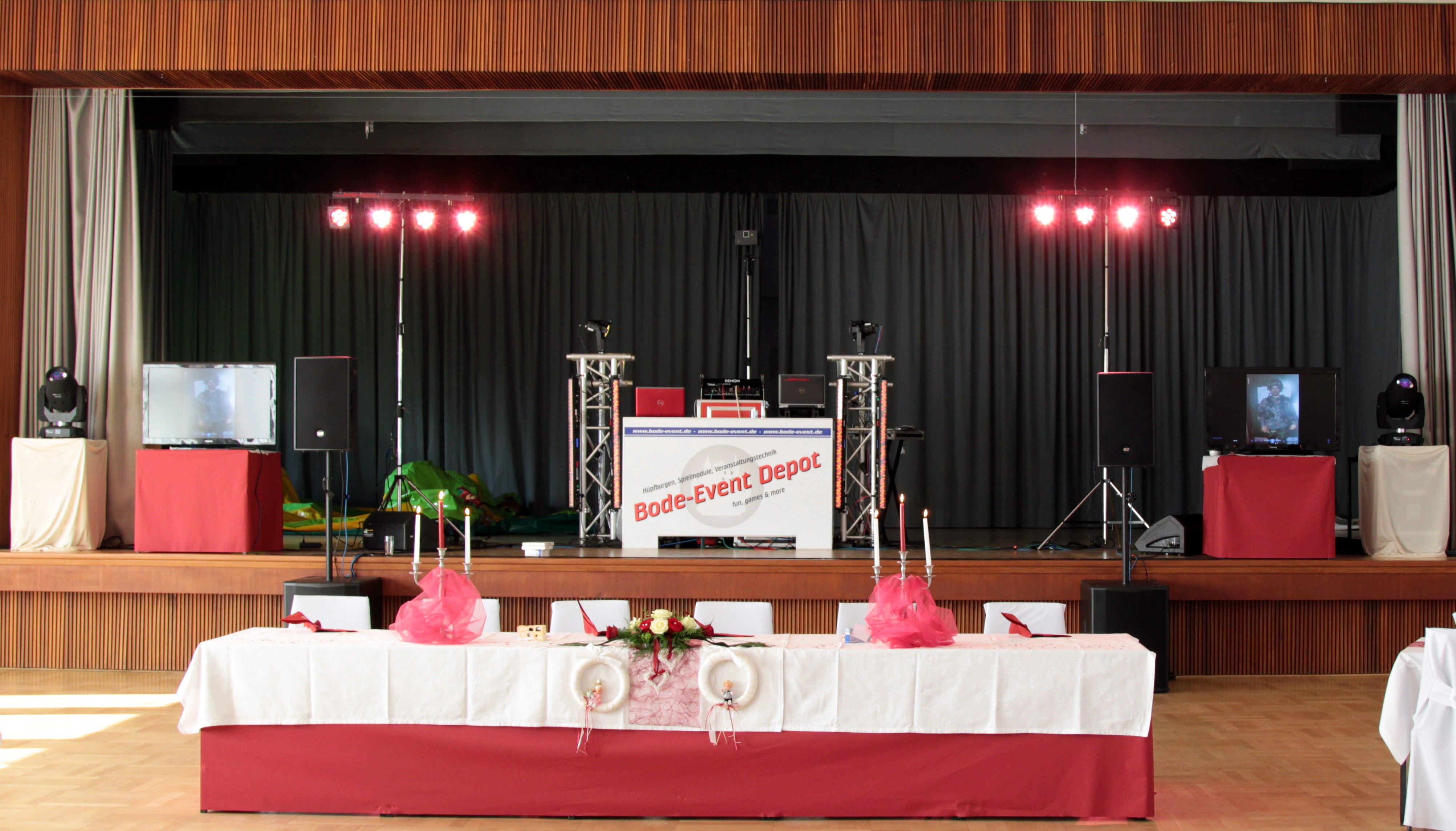DJ mit Professionaler Ton & Lichttechnik – 2