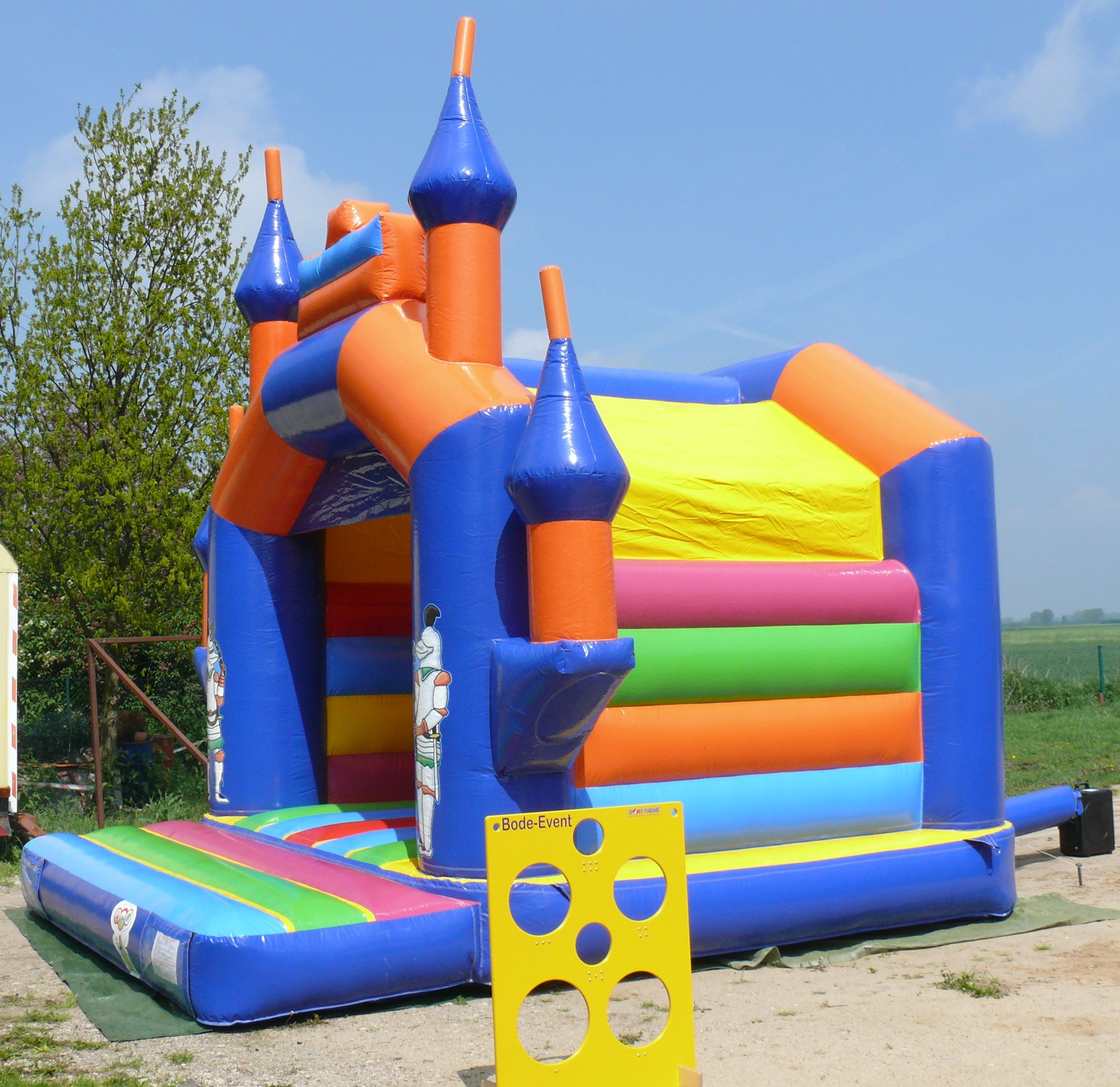 Hüpfburg Ritterburg Farbig 5x4x5 Meter (LxBxH) Der Spaß für kleine und gr0ße Kinder. – 2