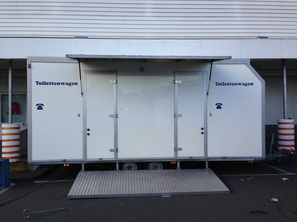 Toilettenwagen (neuwertig) – 2
