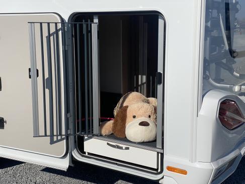 Hundemobil Knaus Sky Wave 700 MEG, mit Hundegarage, 4,4to, Einzelbetten, Vollausstattung