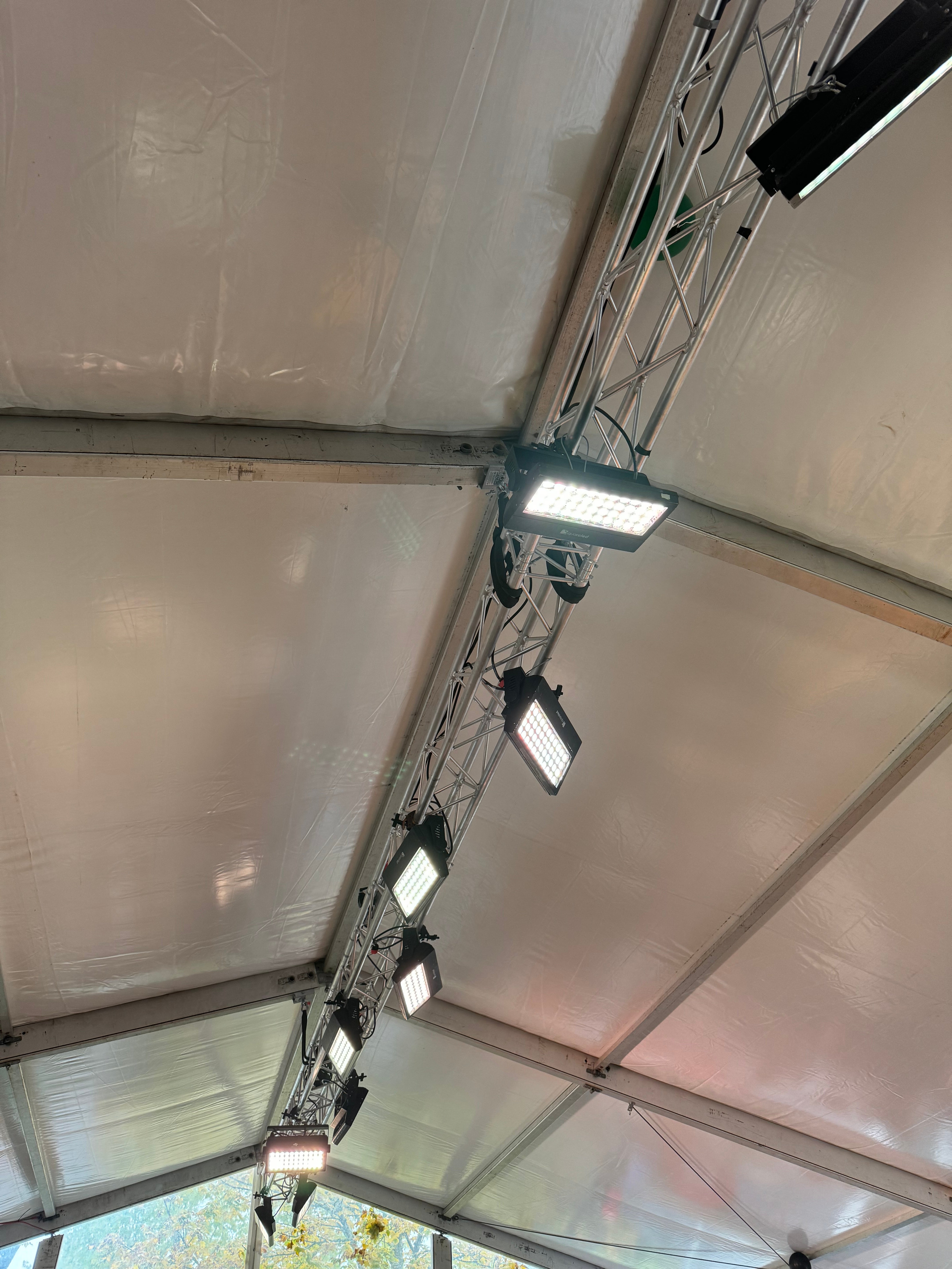 Traversen, Messestand, Beleuchtung – 2