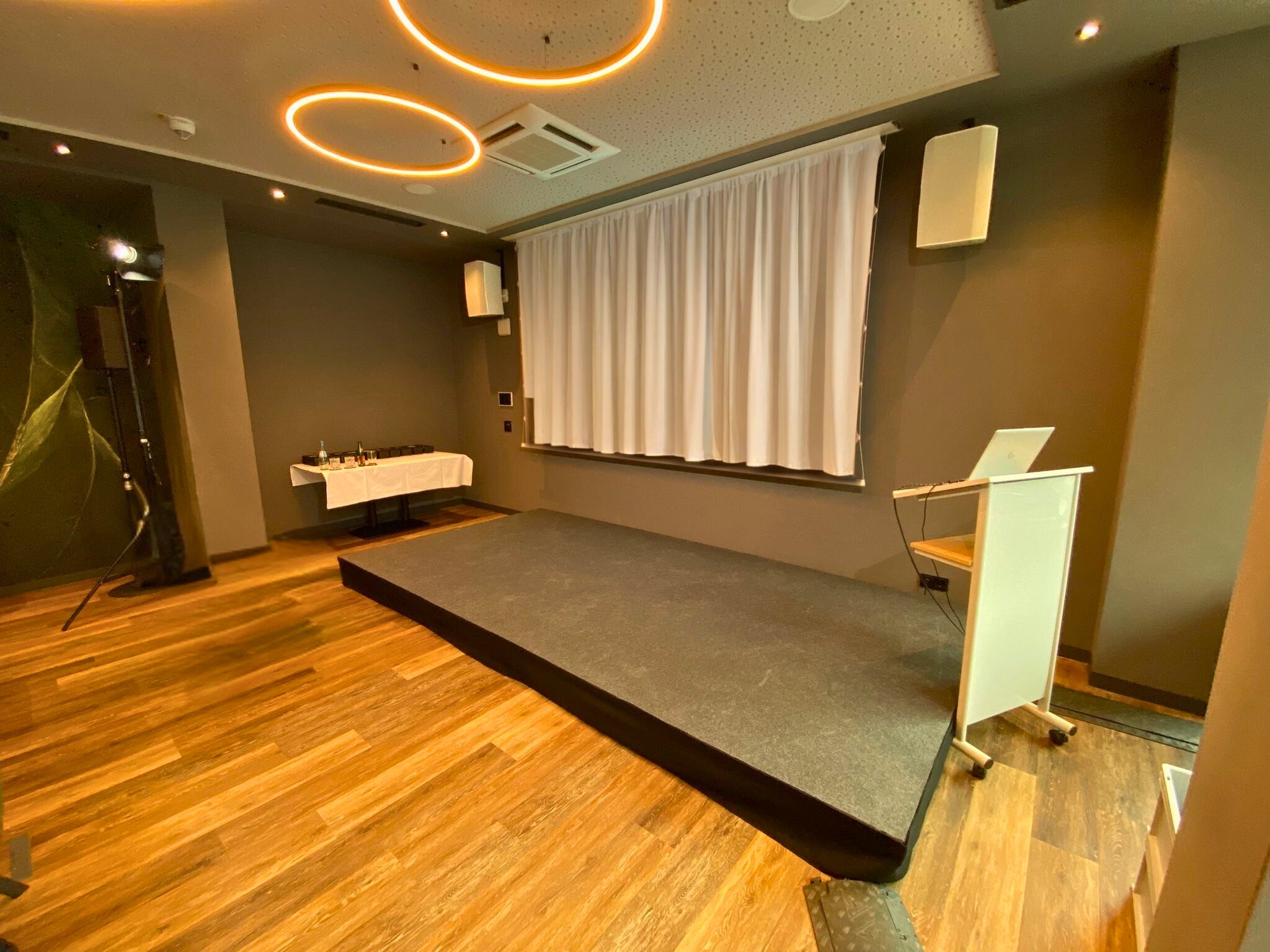 Flexible Bühnensysteme nach Maß – 2