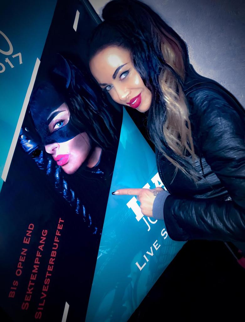 Stripshow mit Lia buchen – mega heiße Show inkl. Catwoman – 3