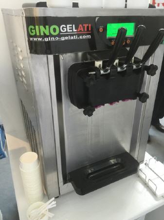 Softeismaschine - Frozen Yogurt - Maschine mieten - Eis catering Messe