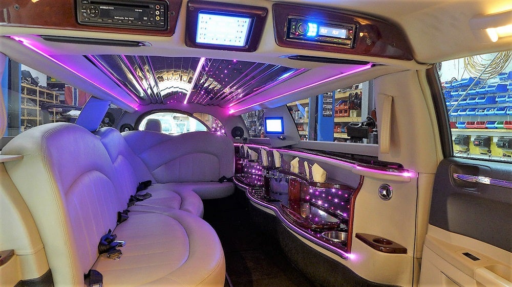 Stretch Limousine, Limofahrt, Junggesellenabschied, Geburtstag, Hochzeit, Party, Limo Ulm, Limo Augsburg, Event Limo, Shuttle, VIP, PINK Limo, PINKE Limo, HUMMER, CHRSLER, LINCOLN, H2, H3 – 4