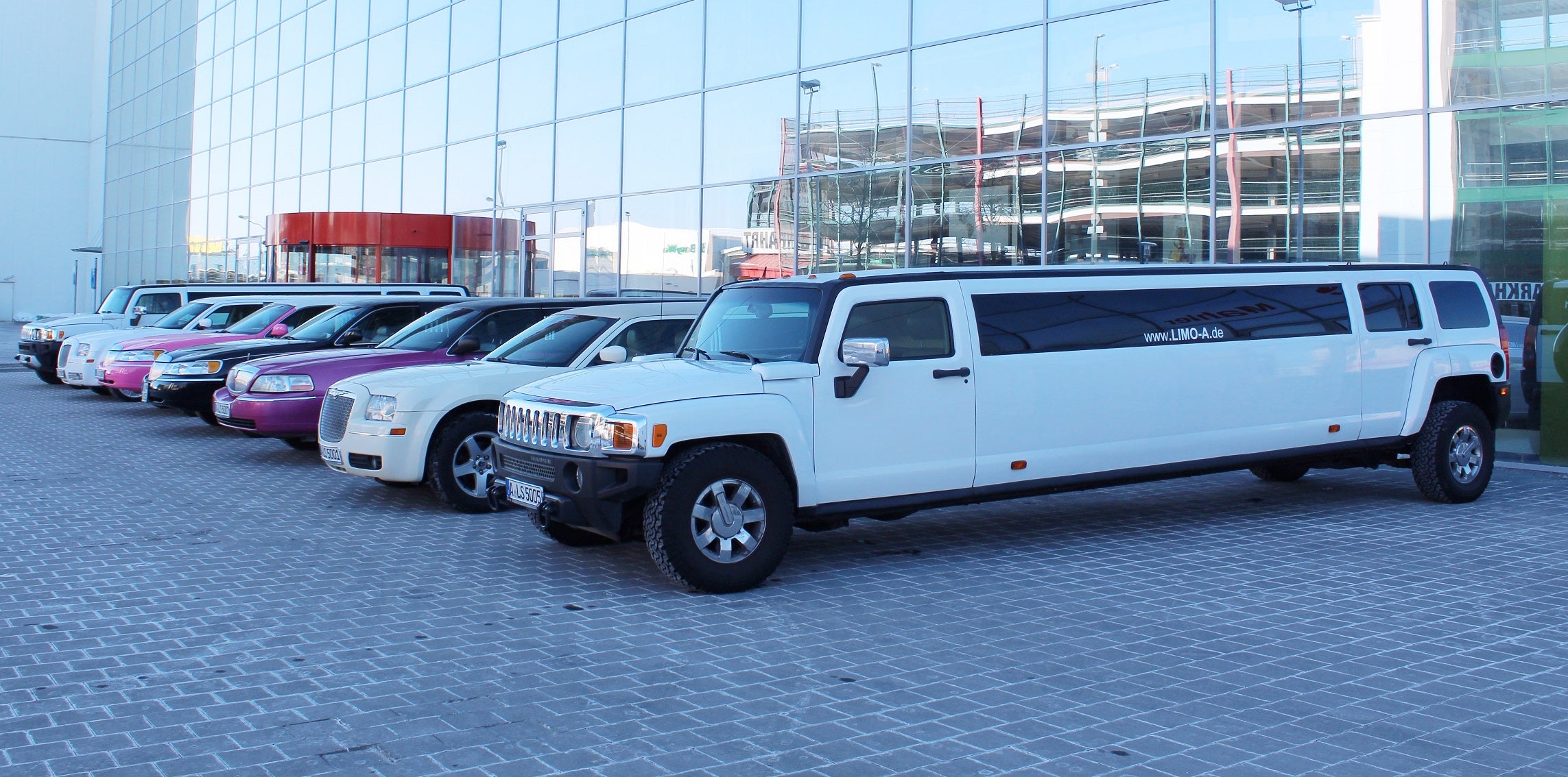 Stretch Limousine, Limofahrt, Junggesellenabschied, Geburtstag, Hochzeit, Party, Limo Ulm, Limo Augsburg, Event Limo, Shuttle, VIP, PINK Limo, PINKE Limo, HUMMER, CHRSLER, LINCOLN, H2, H3 – 2