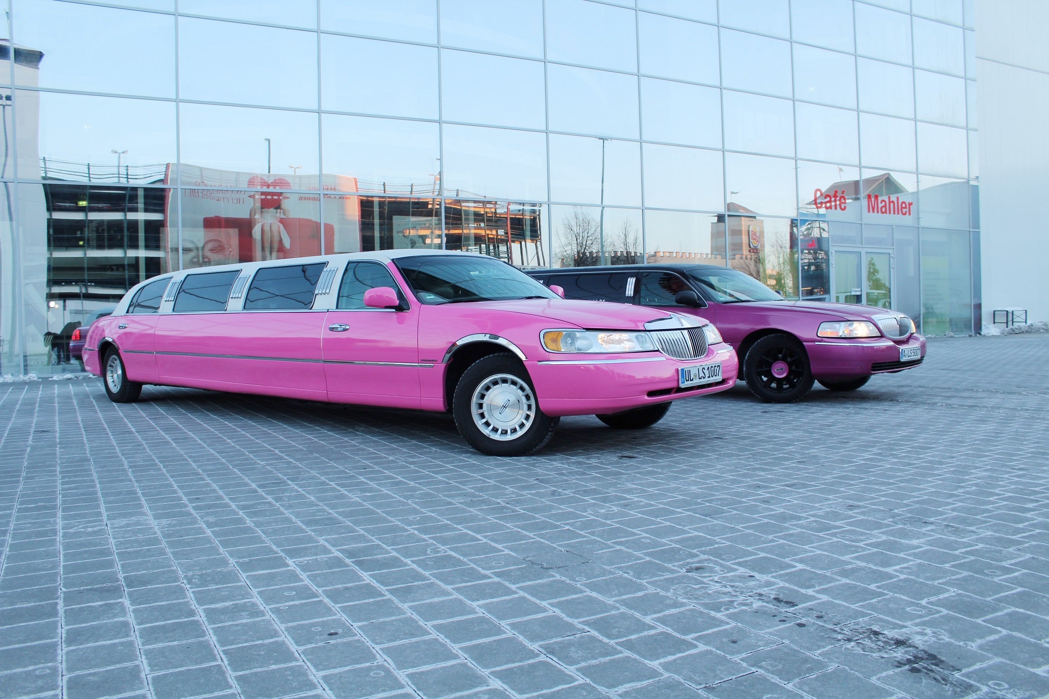 Stretch Limousine, Limofahrt, Junggesellenabschied, Geburtstag, Hochzeit, Party, Limo Ulm, Limo Augsburg, Event Limo, Shuttle, VIP, PINK Limo, PINKE Limo, HUMMER, CHRSLER, LINCOLN, H2, H3 – 3