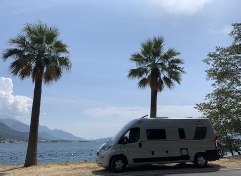 Wohnmobil Kastenwagen Reisemobil "Gigi" Koblenz. Aktionspakete! Die Freiheit auf 4 Rädern... und Dein Hund kann mit auf Tour gehen! – 4