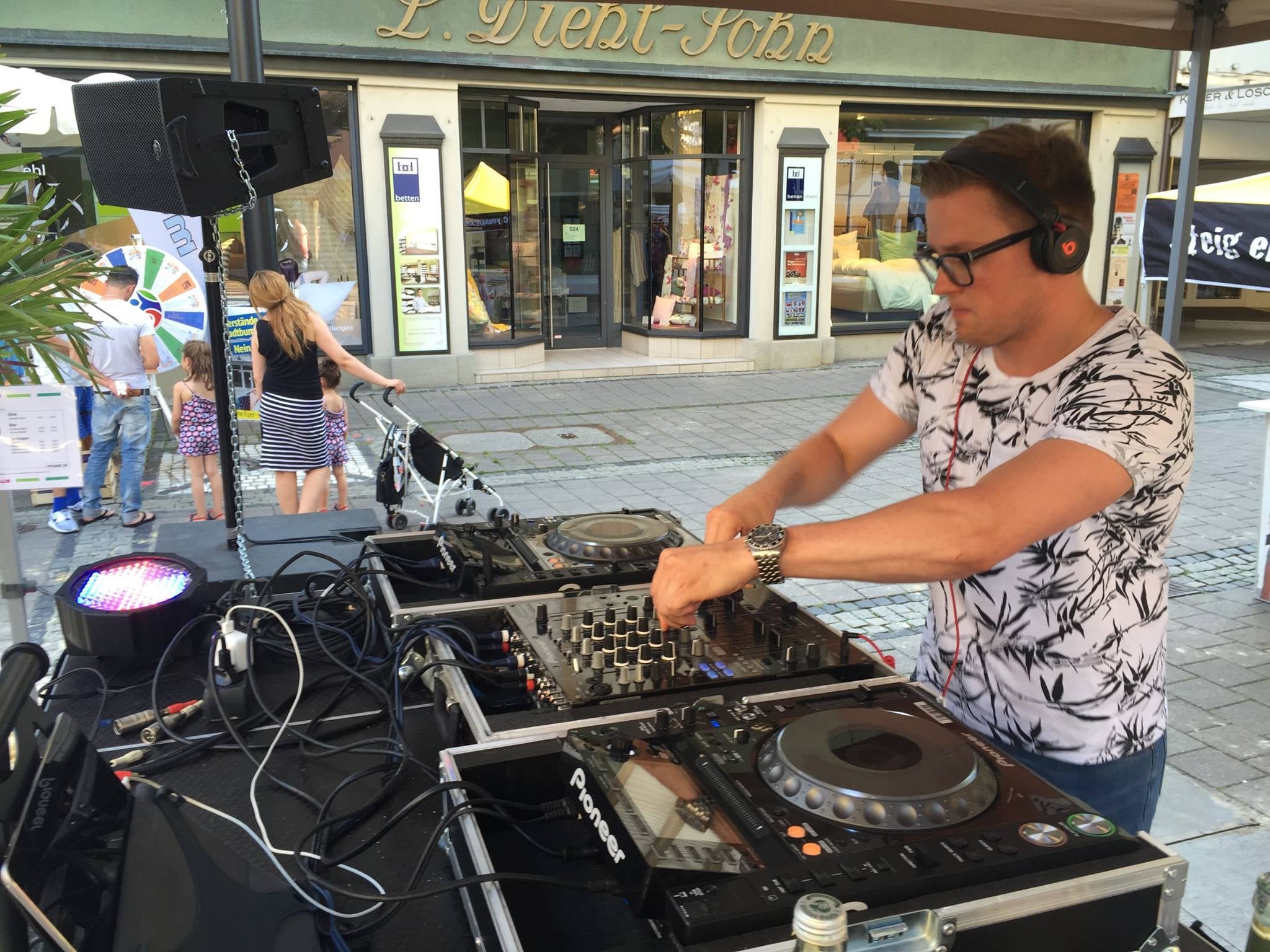 DJ Geburtstags Komplett Set (Ton und Licht)  Sorglospaket – 4