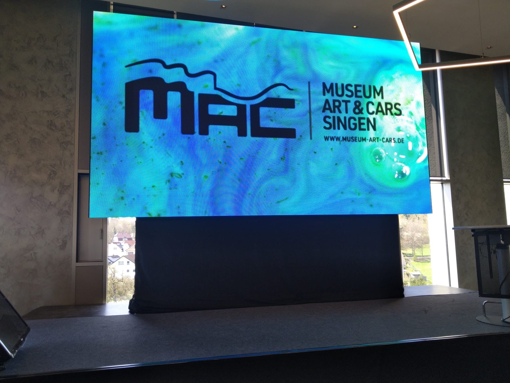 LED-Wall 4,5 x 2,5 m – Bodenstehend auf Triframes (kein Rigging nötig!) – 3