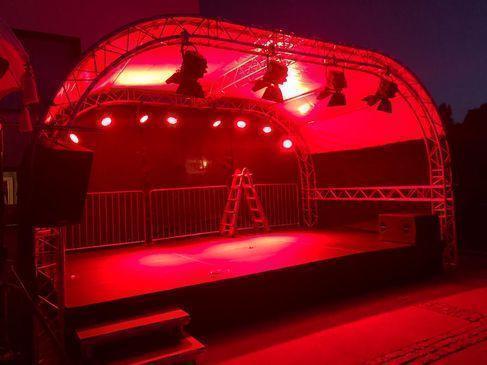 Bühne 6x4 m Nivtec-System 40 cm hoch (optional andere Höhen und mit Geländer und/oder Treppe) – 4