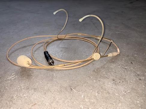 Sennheiser Nackenbügelmikrofon mit Taschensender und G3 Empfänger – 3