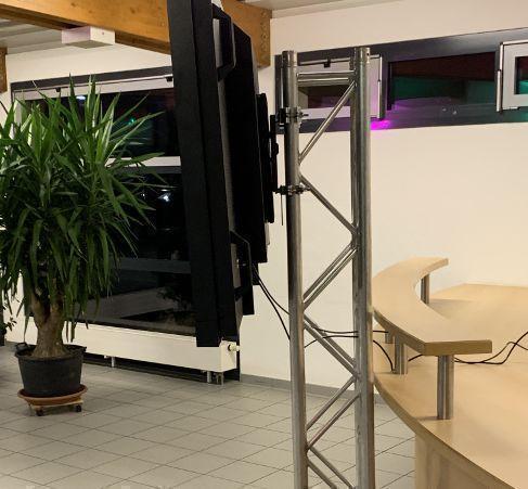 70 Zoll Bildschirm NEC MultiSync P701 – 2
