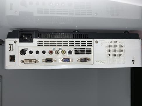 Beamer / Videoprojektor - 3000 Lumen Sanyo PLC - XU 305 A (Weitwinkel) – 3