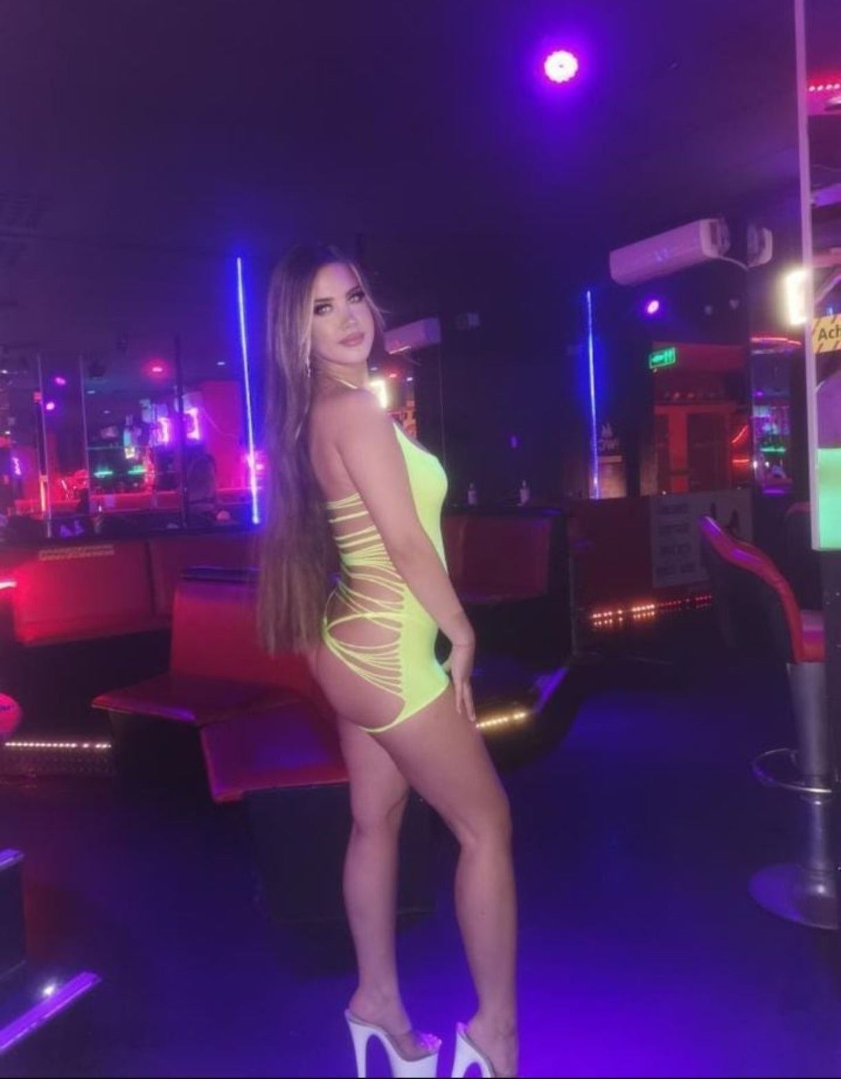 Stripperin MAJA mieten - super sexy für Niedersachsen, NRW & Hessen