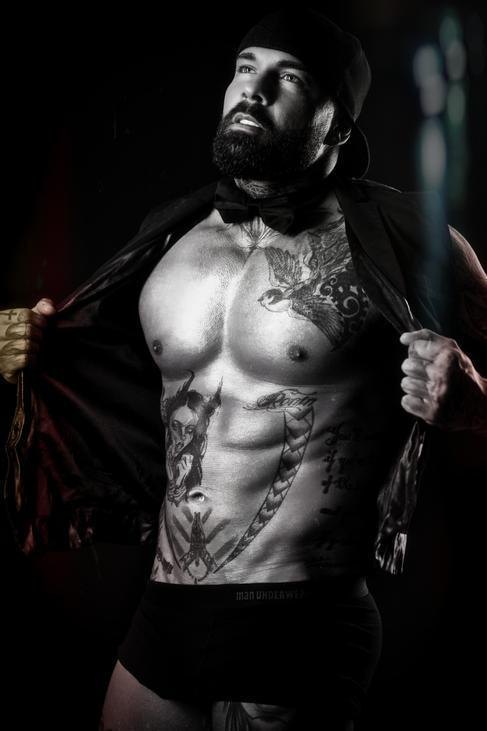 Stripper LEIF mieten - der Muskelmann mit Feuer- & Akrobatikshow – Raum Hannover