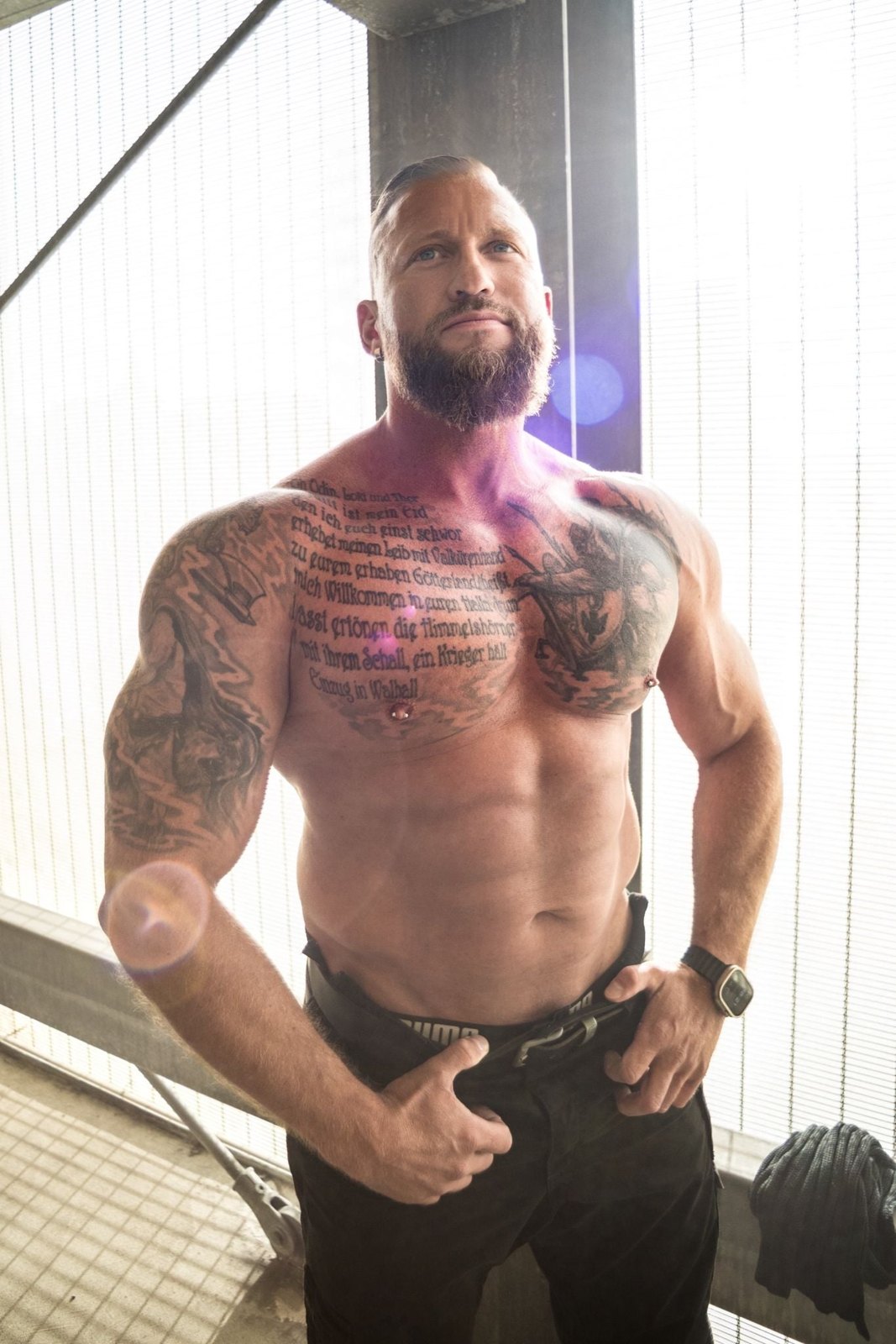 Stripper ODIN mieten - der Nordmann mit mega Muskeln buchen – Raum Schleswig-Holstein
