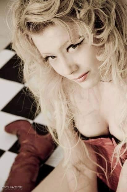 Stripperin EVELYN - super natürlich und sexy - buchen – 4